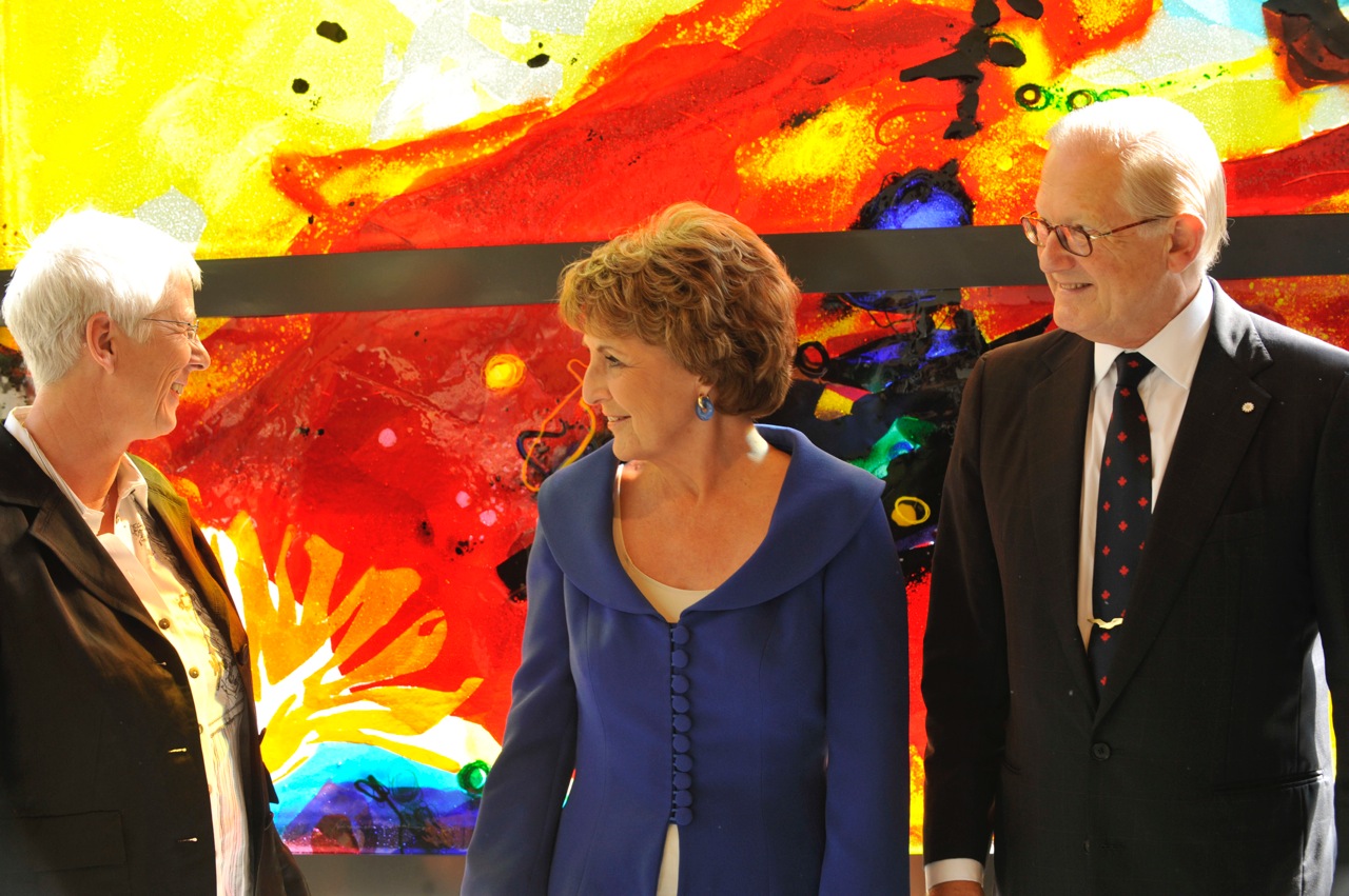 Onthulling van het kunstwerk van Annemiek Punt voor de Canadese Begraafplaats in Holten | Atelier Galerie Annemiek Punt Ootmarsum Glas & Schilder Kunst
