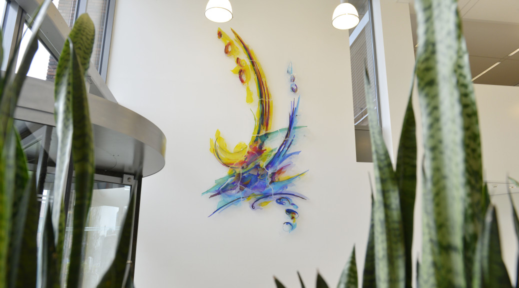 Wandkunstwerk in het Waterschapkantoor in Apeldoorn | Atelier Galerie Annemiek Punt Ootmarsum, Glaskunst en Schilderkunst