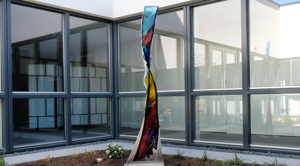Glaskunstwerk van Annemiek Punt in De Drie Ranken in Apeldoorn | Atelier Galerie Annemiek Punt in Ootmarsum, Glaskunst en Schilderkunst