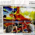 Tubantia 'Glazen klaproos als symbool bevrijding' - Glaskunst en schilderkunst van Annemiek Punt in Ootmarsum