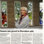 'Ramen met gevoel in Borculose aula' - Glaskunst en schilderkunst van Annemiek Punt in Ootmarsum