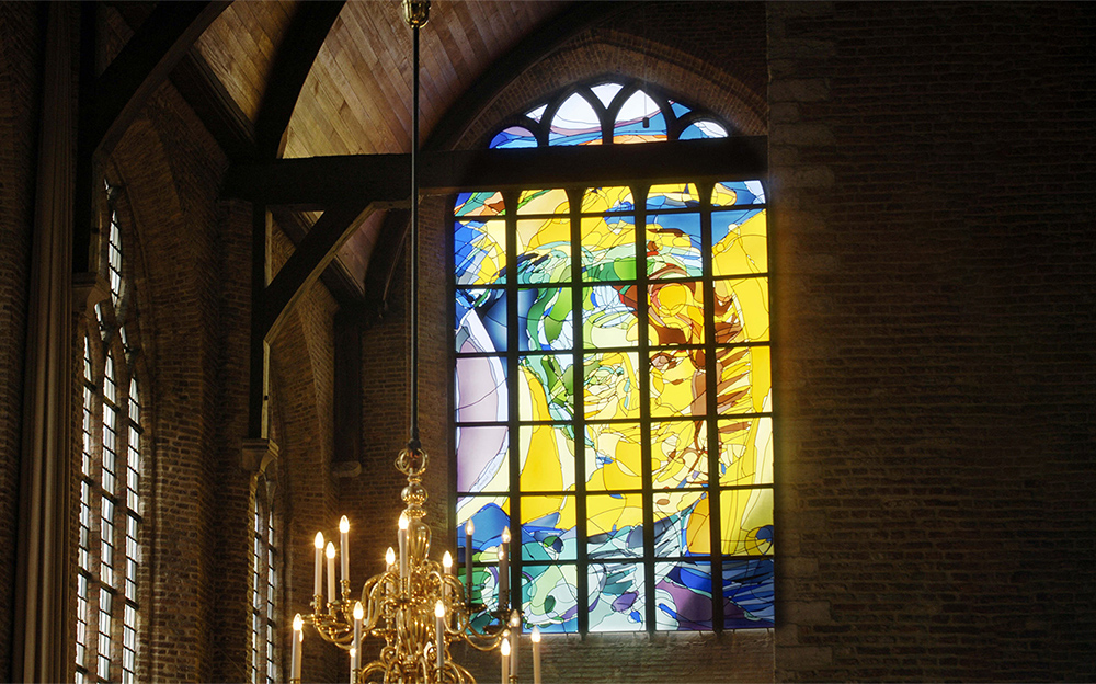 JAÏRUSRAAM - NIEUWE KERK DELFT – 2003-2006 – TECHNIEK: GEBRANDSCHILDERD GLAS-IN-LOOD - HOOGTE: 7.5 METER, BREEDTE: 3.5 METER