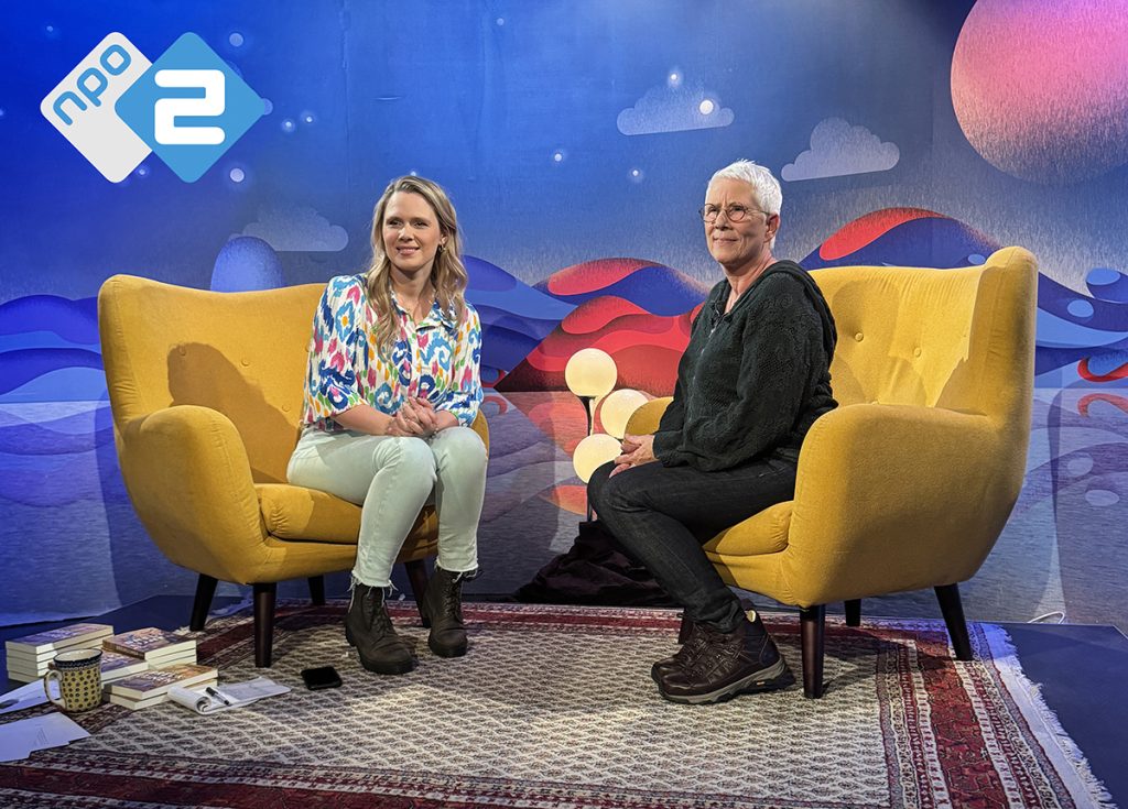 Annemiek Punt bij De Nachtzoen NPO2 - Glaskunst van Annemiek Punt in Ootmarsum