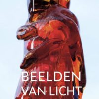 Het boek 'Beelden van Licht' door Marinus van den Berg en Annemiek Punt - Glaskunst van Annemiek Punt in Ootmarsum
